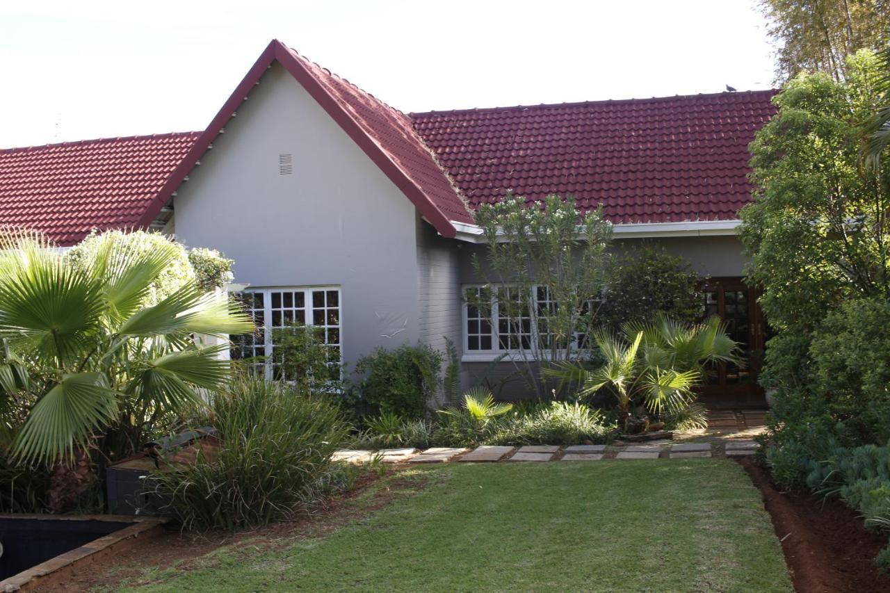 Villa De La Rosa Klerksdorp Esterno foto
