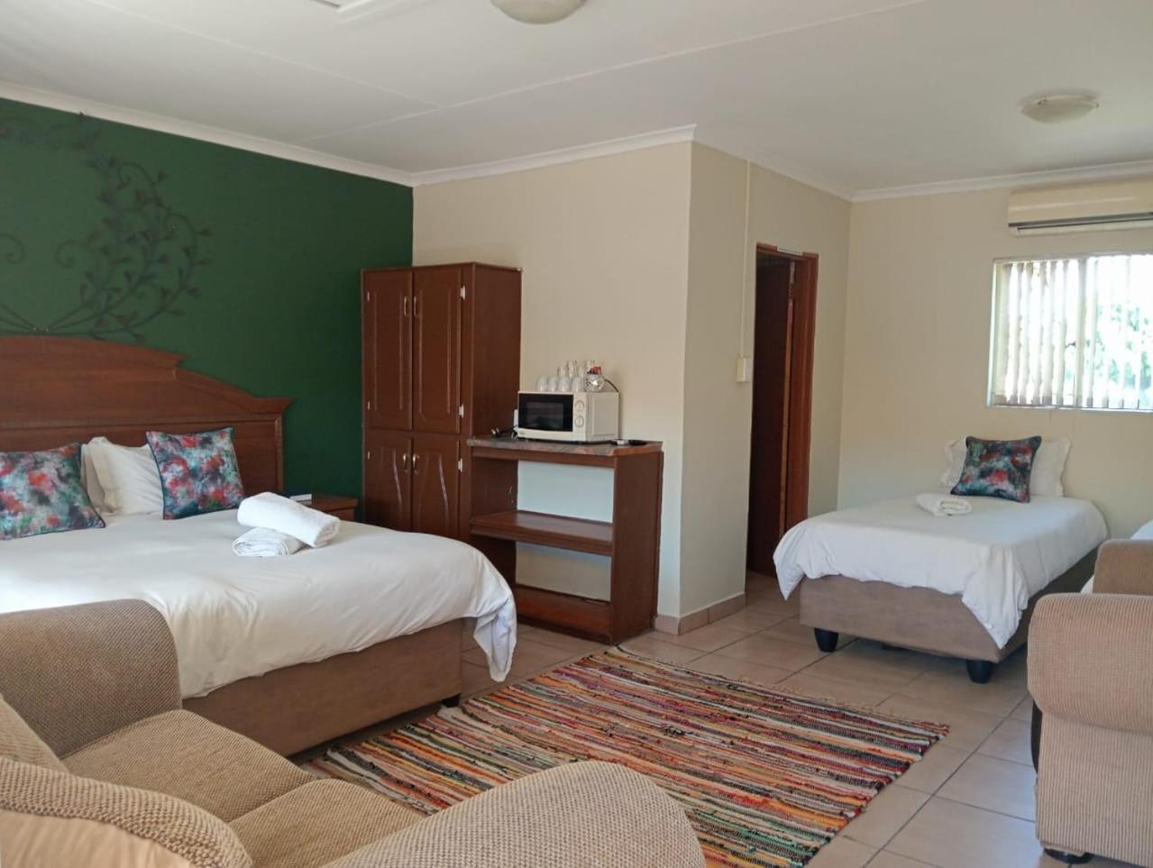 Villa De La Rosa Klerksdorp Esterno foto