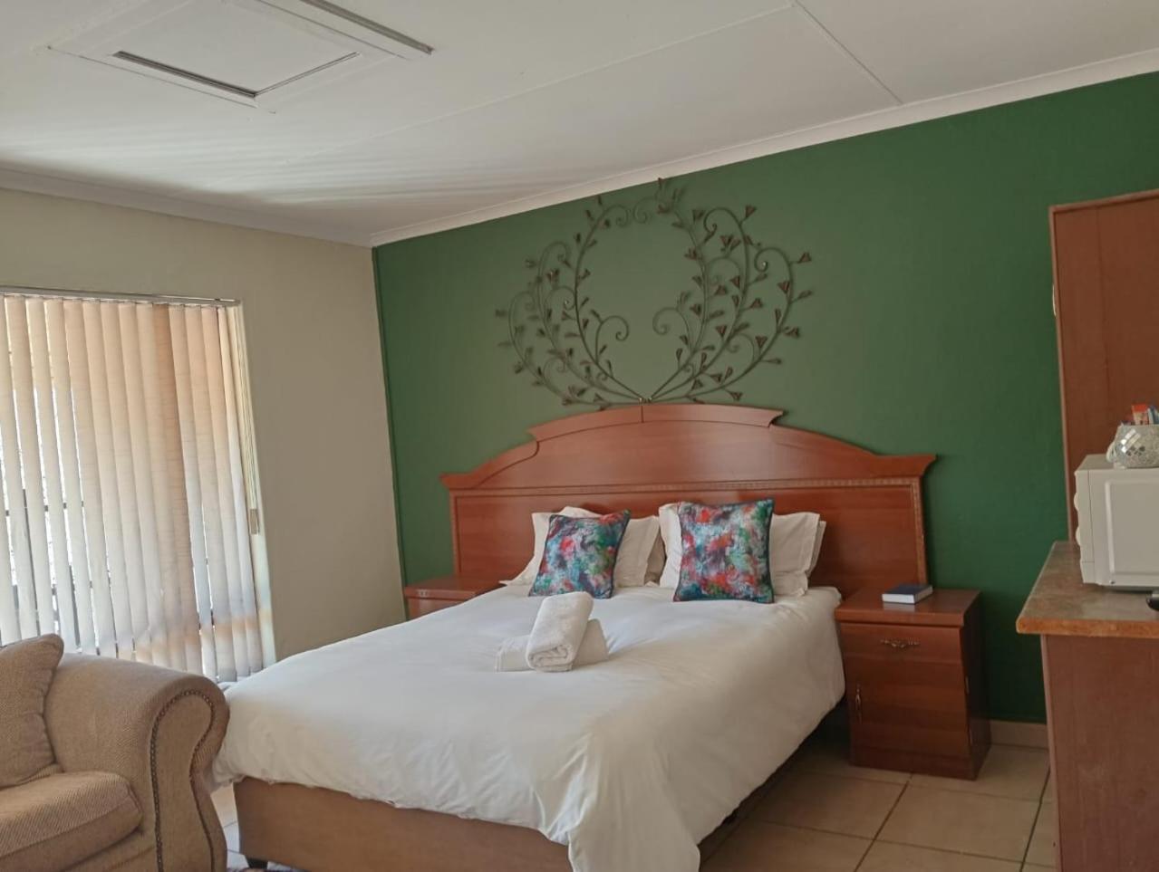 Villa De La Rosa Klerksdorp Esterno foto