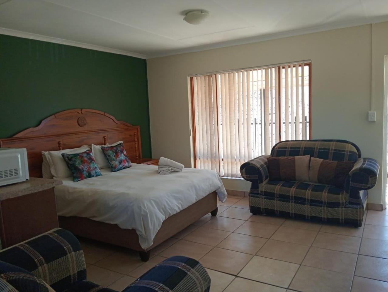 Villa De La Rosa Klerksdorp Esterno foto