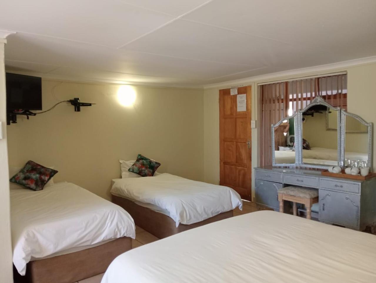 Villa De La Rosa Klerksdorp Esterno foto