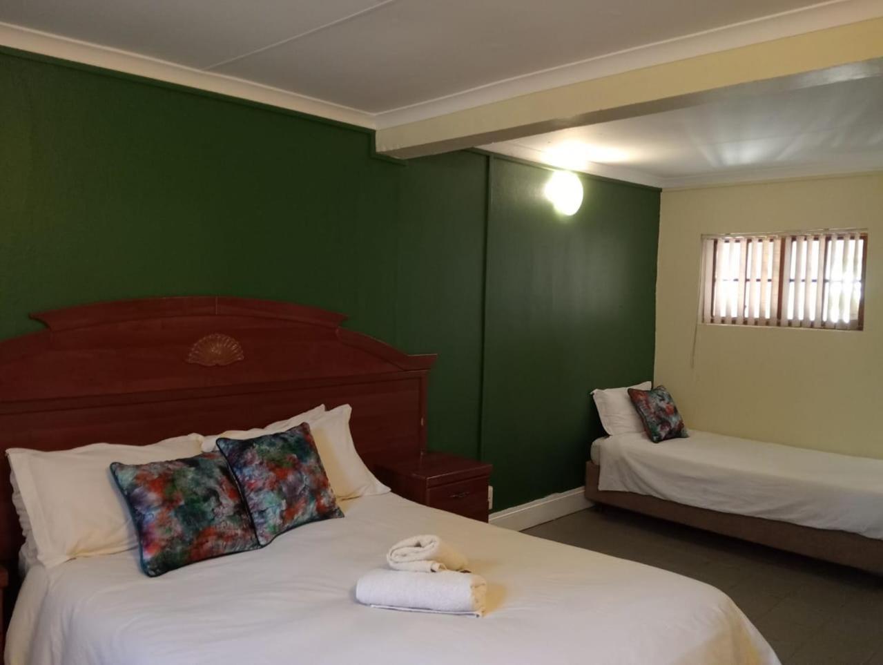 Villa De La Rosa Klerksdorp Esterno foto