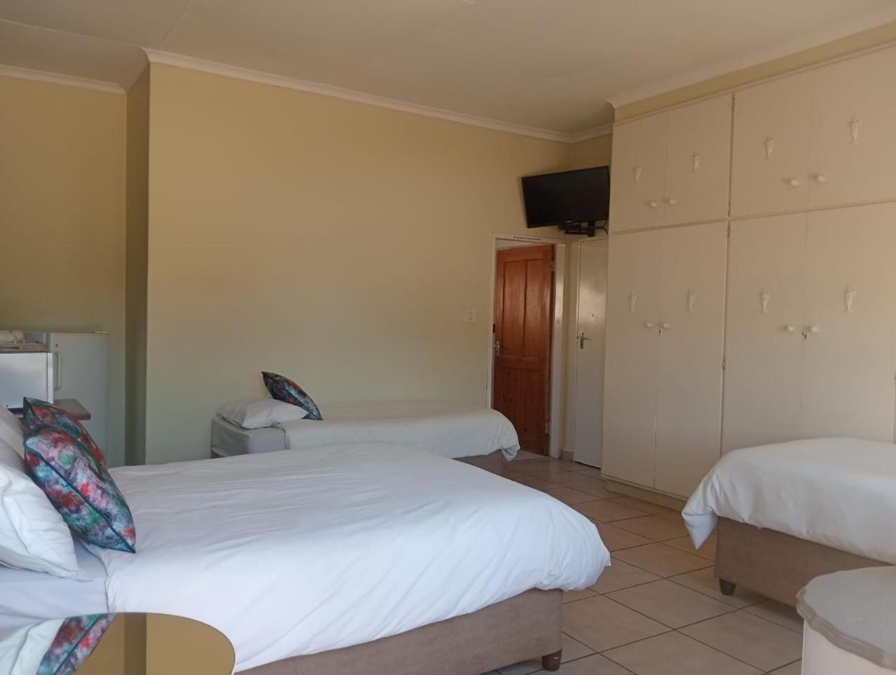 Villa De La Rosa Klerksdorp Esterno foto