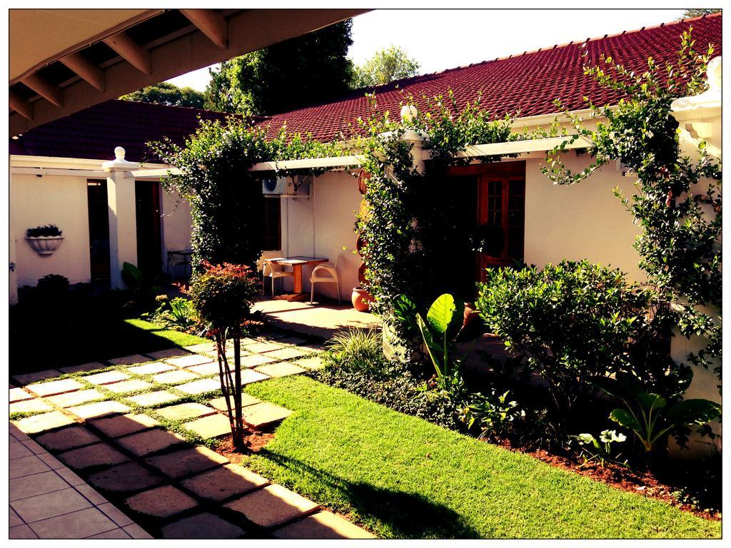 Villa De La Rosa Klerksdorp Esterno foto