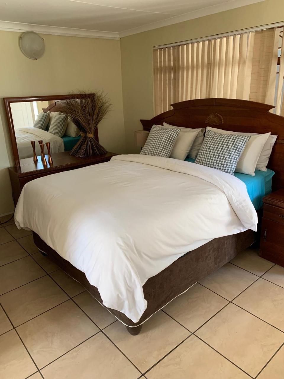 Villa De La Rosa Klerksdorp Esterno foto